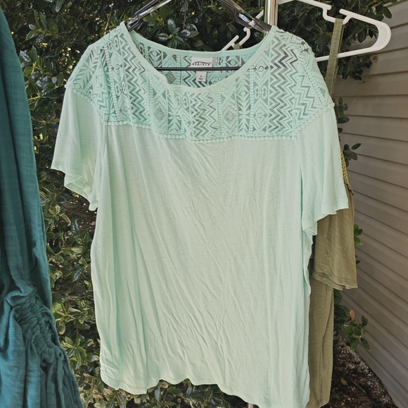 Ava & Viv Teal and Green‎ Blouses - Picture 4 of 11